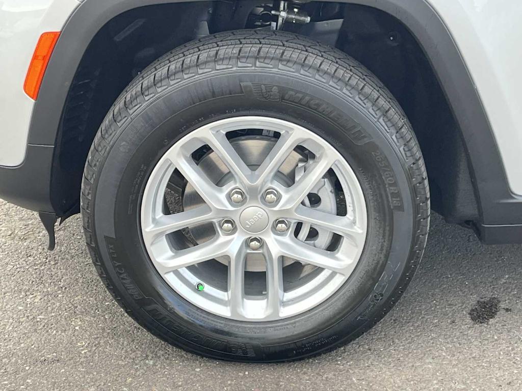 new 2025 Jeep Grand Cherokee car, priced at $40,249