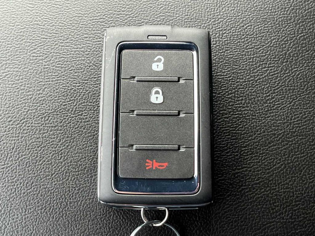 new 2025 Jeep Grand Cherokee car, priced at $40,249