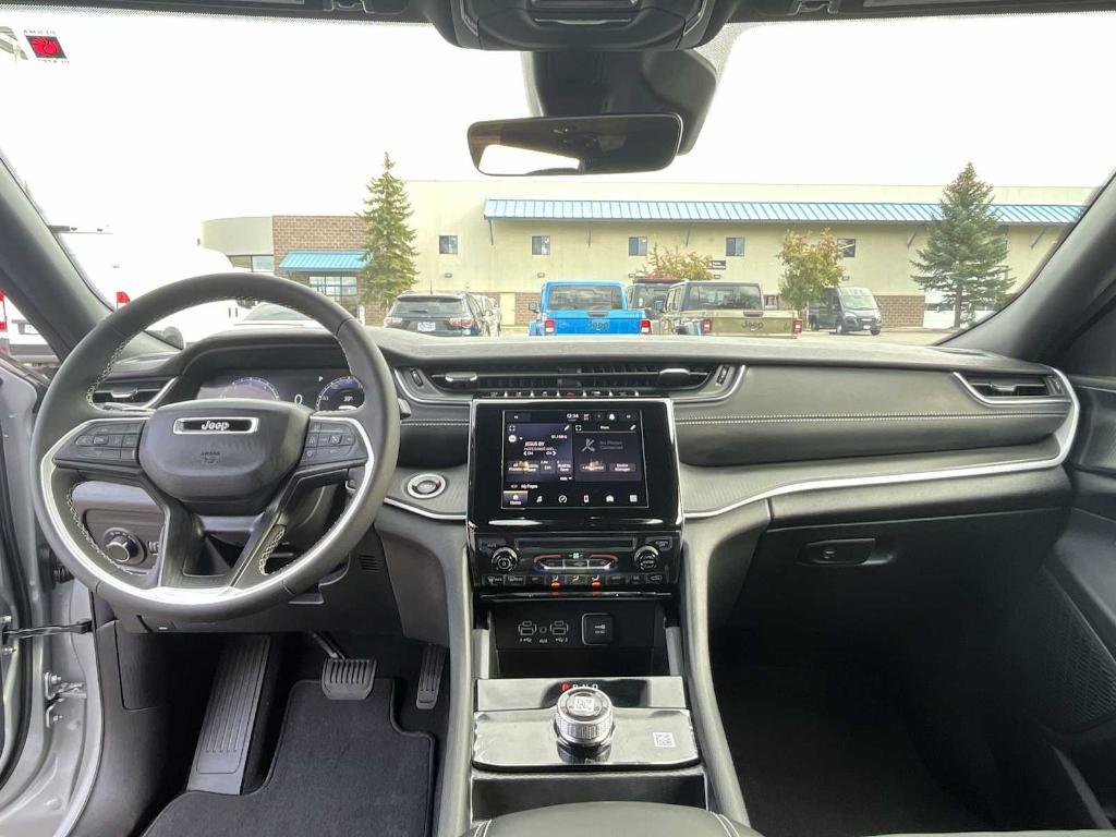 new 2025 Jeep Grand Cherokee car, priced at $40,249