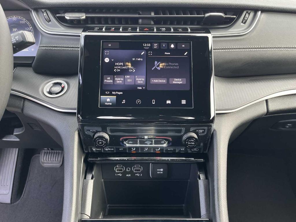 new 2025 Jeep Grand Cherokee car, priced at $40,249