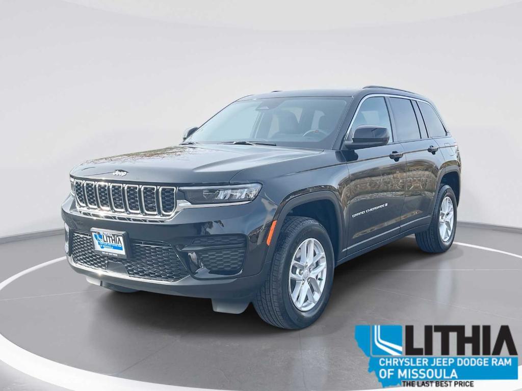 new 2025 Jeep Grand Cherokee car, priced at $40,249