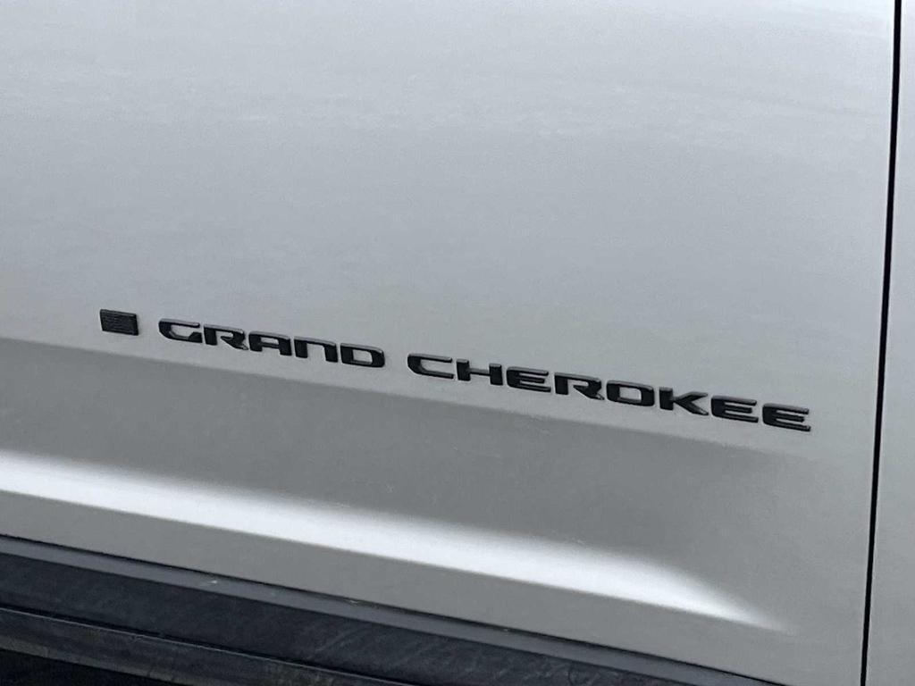 new 2026 Jeep Grand Cherokee car, priced at $47,030