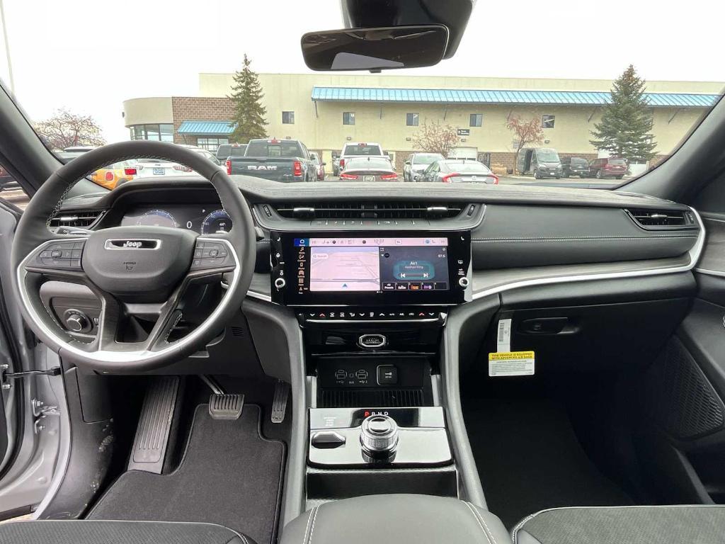 new 2026 Jeep Grand Cherokee car, priced at $47,030