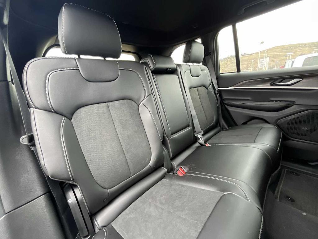 new 2026 Jeep Grand Cherokee car, priced at $47,030