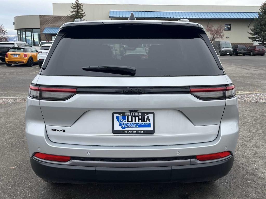 new 2026 Jeep Grand Cherokee car, priced at $47,030