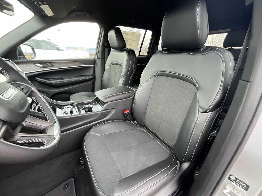 new 2026 Jeep Grand Cherokee car, priced at $47,030