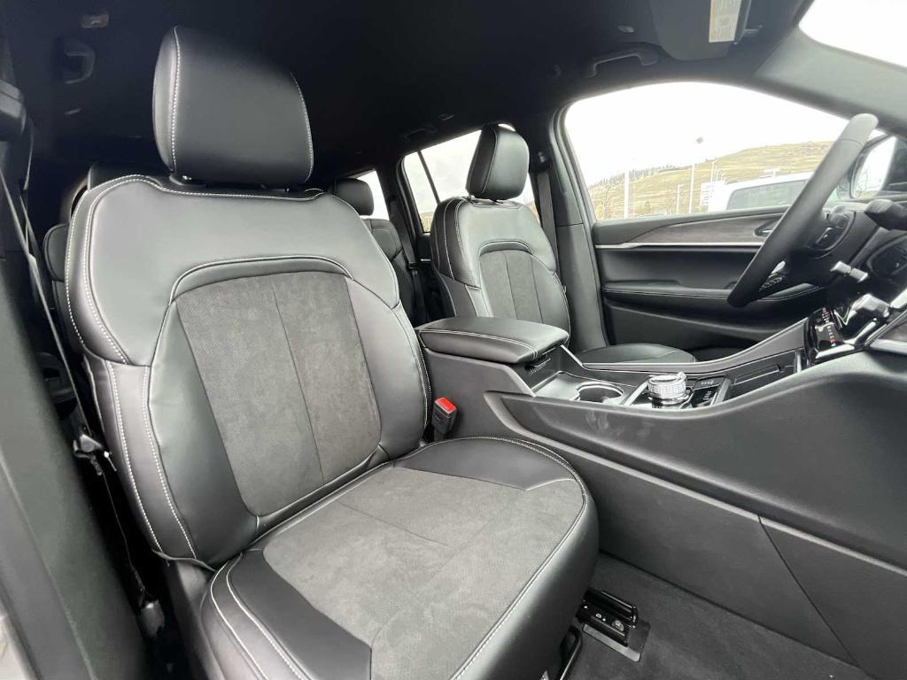 new 2026 Jeep Grand Cherokee car, priced at $47,030