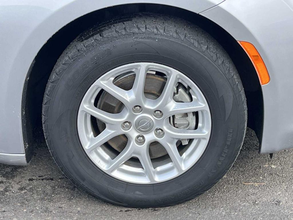 used 2018 Chrysler Pacifica car, priced at $15,986