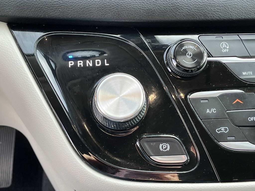 used 2018 Chrysler Pacifica car, priced at $15,986