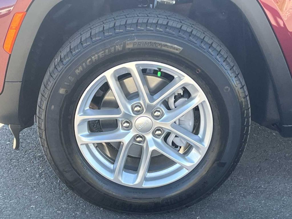 new 2025 Jeep Grand Cherokee car, priced at $40,249