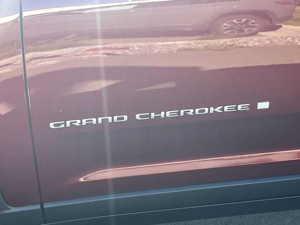 new 2025 Jeep Grand Cherokee car, priced at $40,249