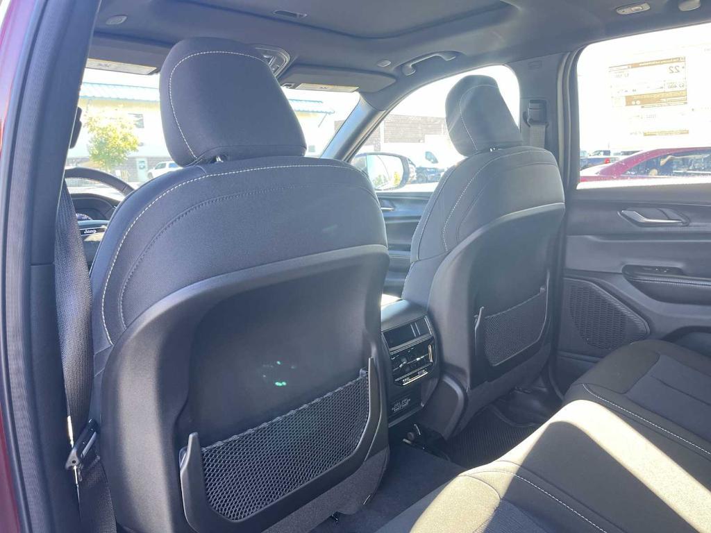 new 2025 Jeep Grand Cherokee car, priced at $40,249