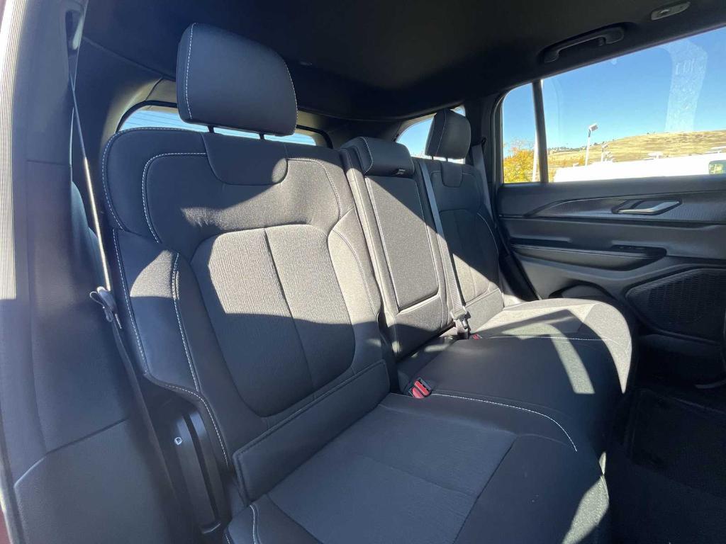 new 2025 Jeep Grand Cherokee car, priced at $40,249