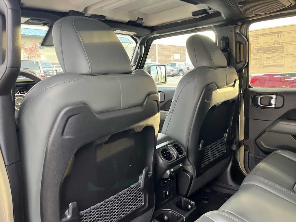 new 2026 Jeep Gladiator car, priced at $60,071