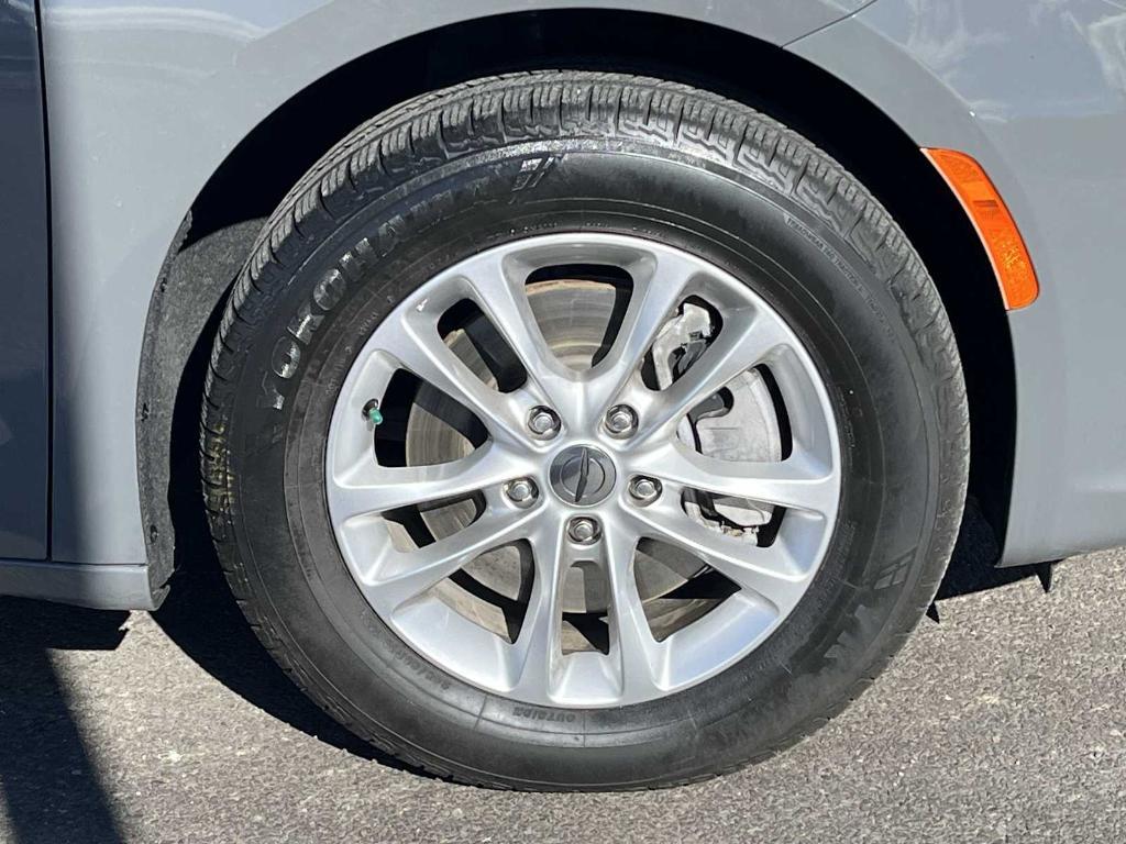 used 2022 Chrysler Pacifica car, priced at $24,987