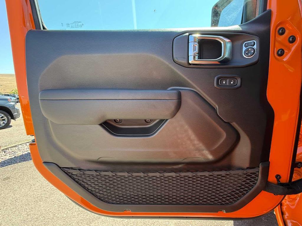 new 2025 Jeep Wrangler car, priced at $40,800