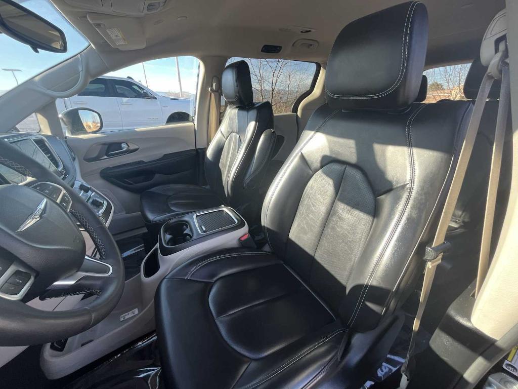 used 2023 Chrysler Pacifica Hybrid car, priced at $23,544