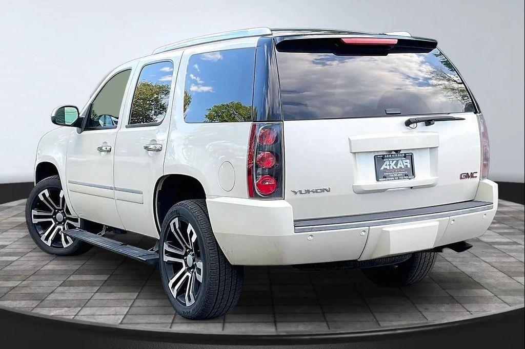 used 2014 GMC Yukon car, priced at $14,995