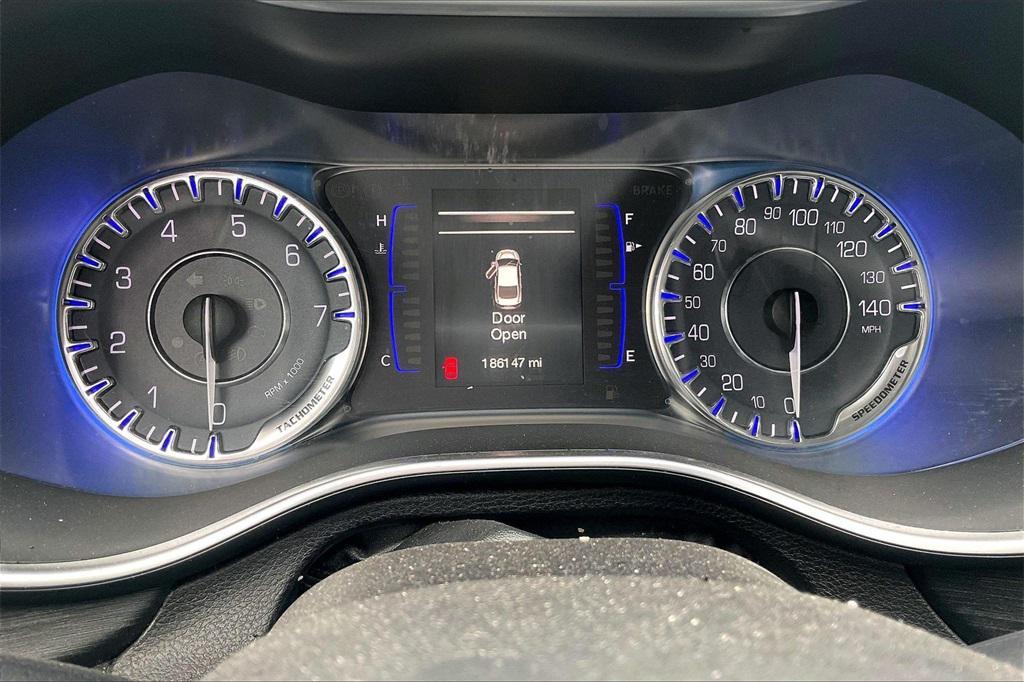 used 2015 Chrysler 200 car