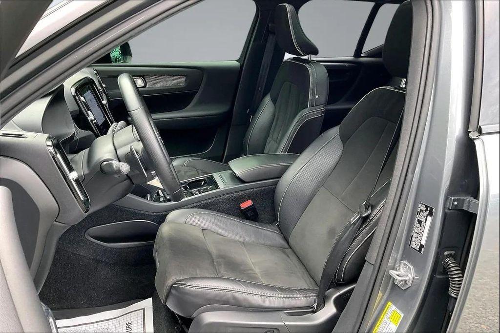 used 2019 Volvo XC40 car, priced at $17,495