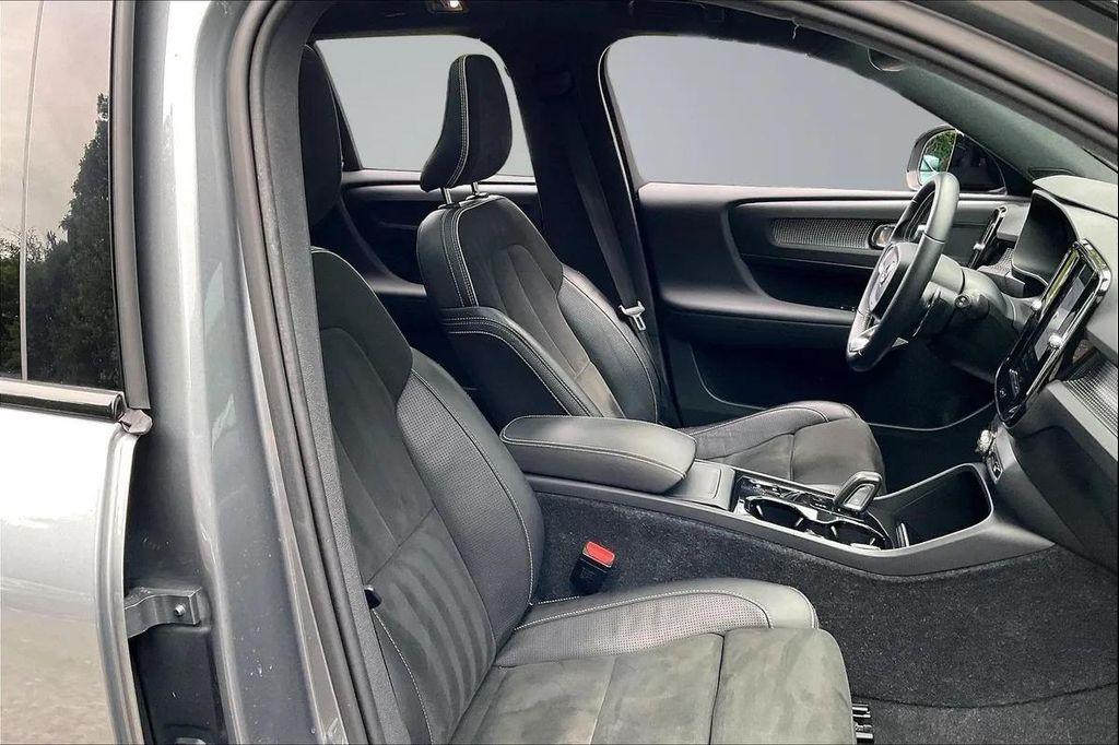 used 2019 Volvo XC40 car, priced at $17,495