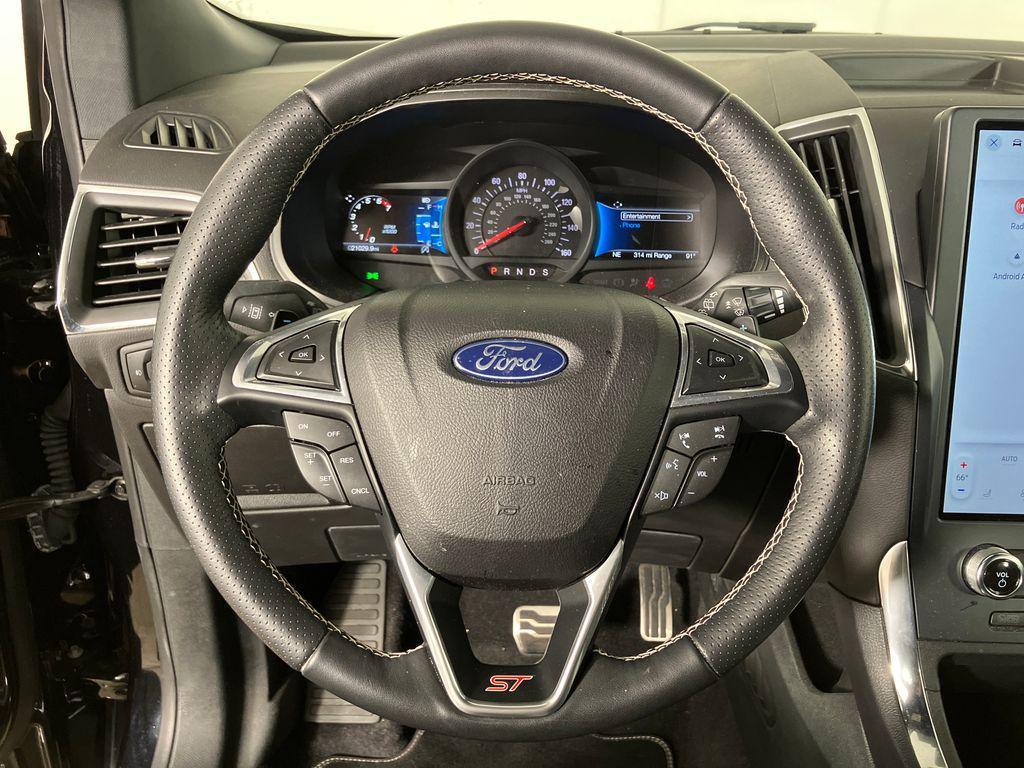 used 2023 Ford Edge car, priced at $28,000