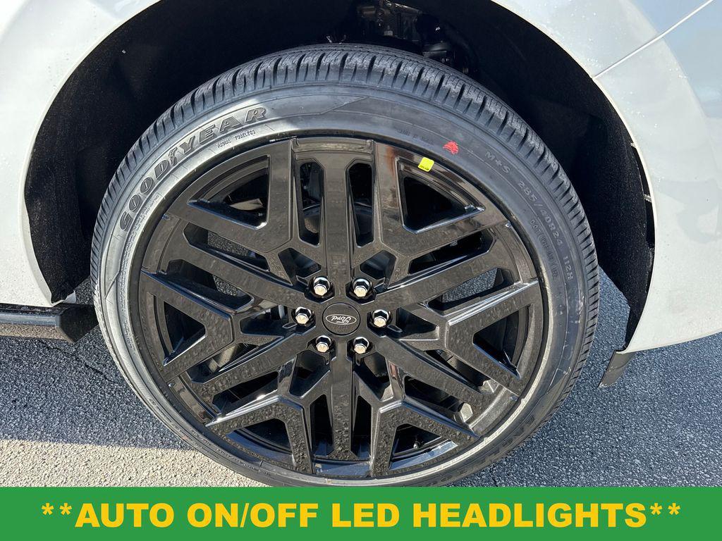 new 2026 Ford Expedition car, priced at $83,658