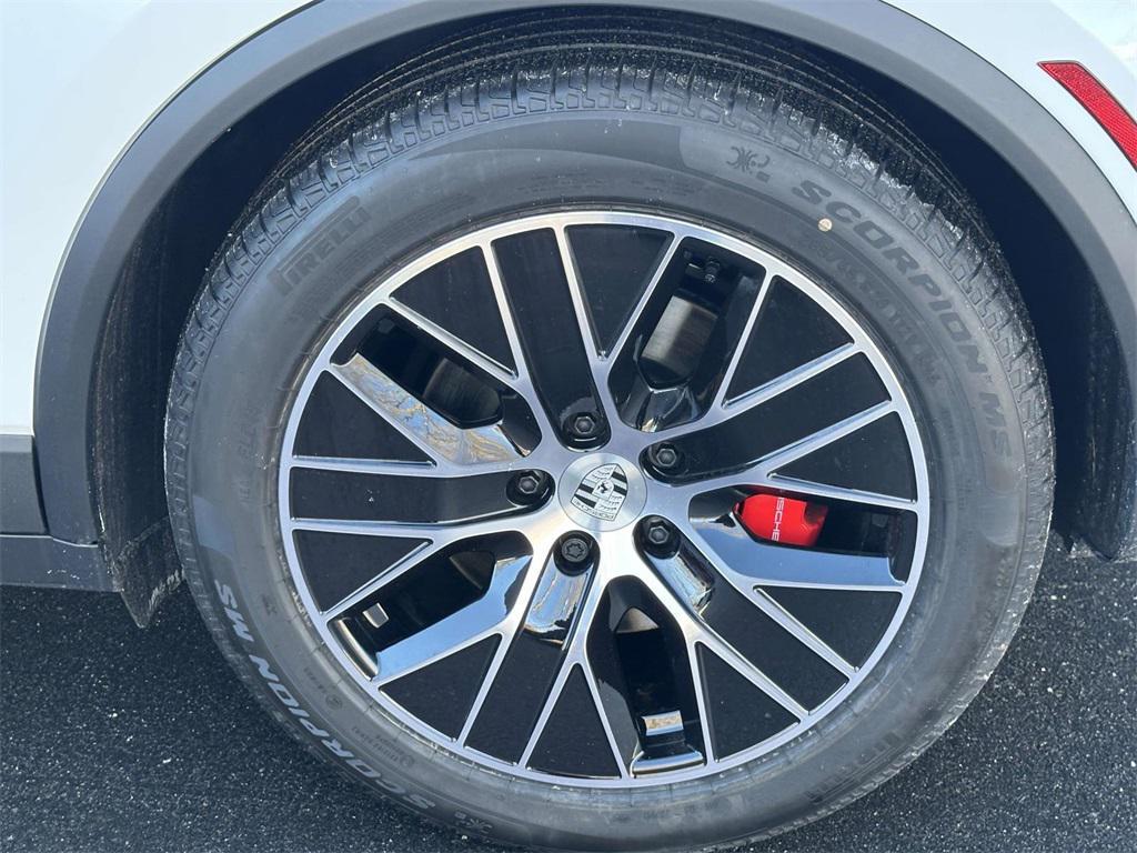 new 2025 Porsche Macan car, priced at $86,281