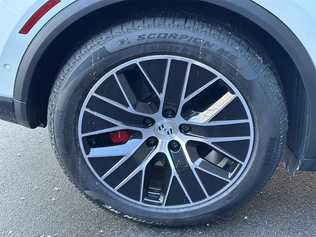 new 2025 Porsche Macan car, priced at $86,281