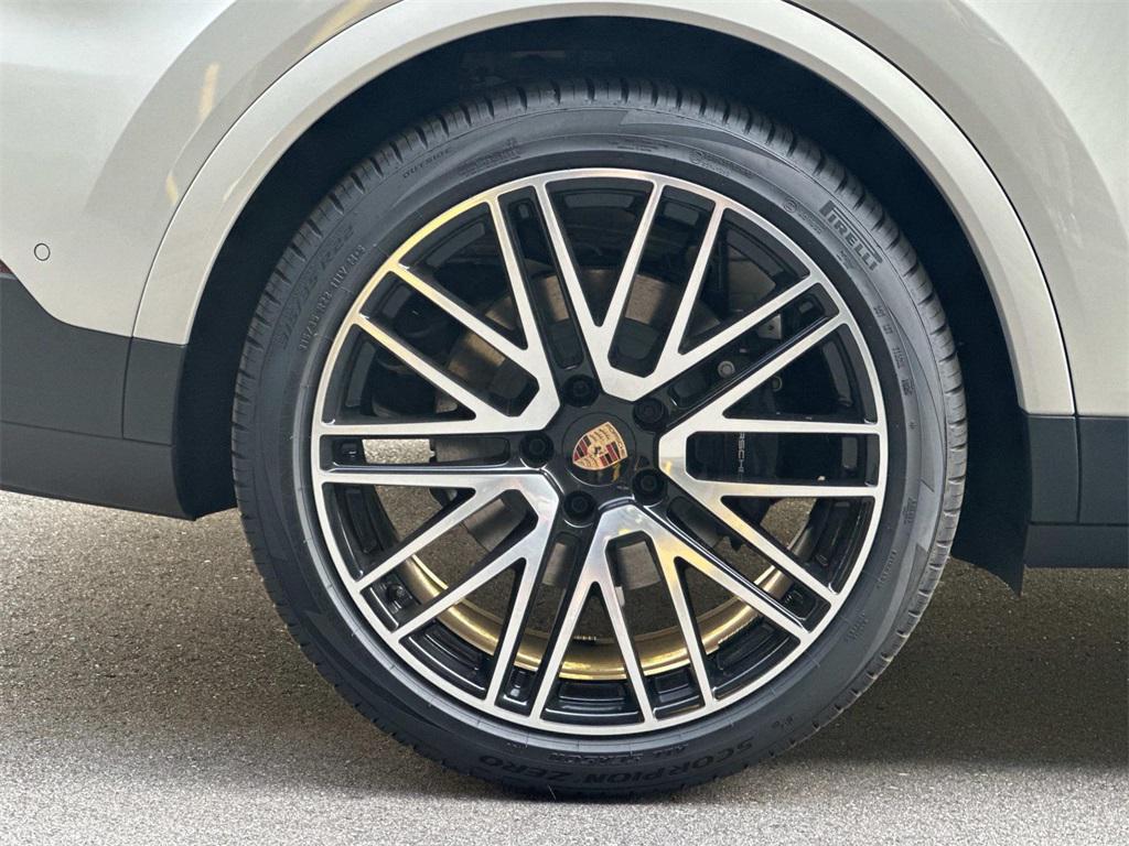new 2025 Porsche Cayenne car, priced at $123,255