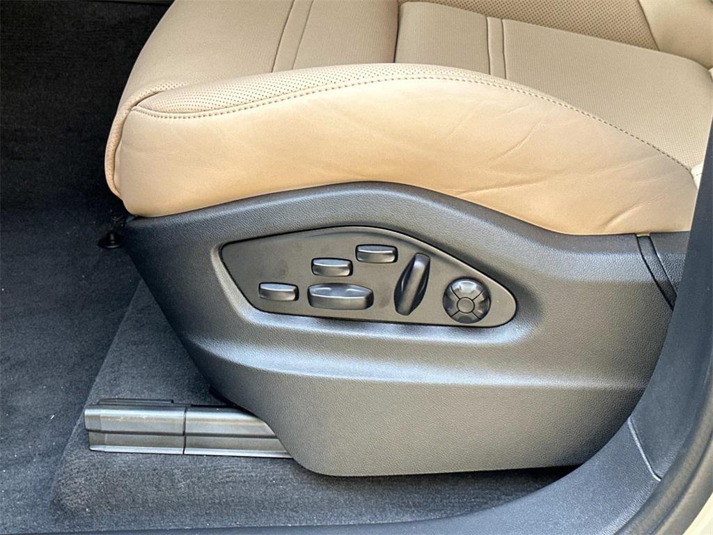 new 2025 Porsche Cayenne car, priced at $123,255