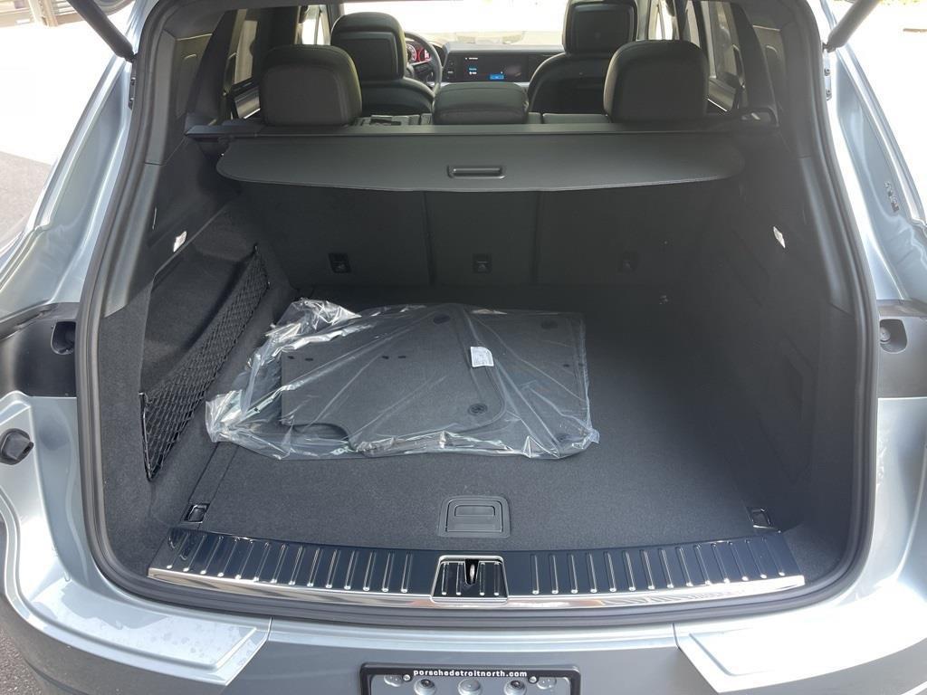 new 2025 Porsche Cayenne car, priced at $108,035