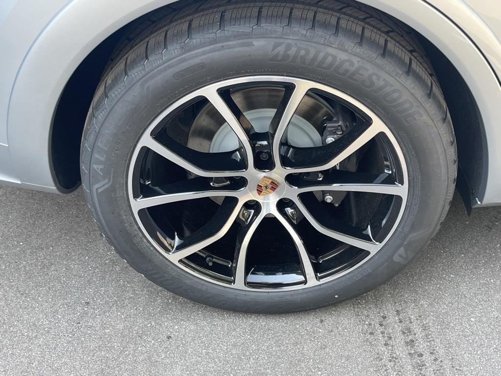 new 2025 Porsche Cayenne car, priced at $108,035