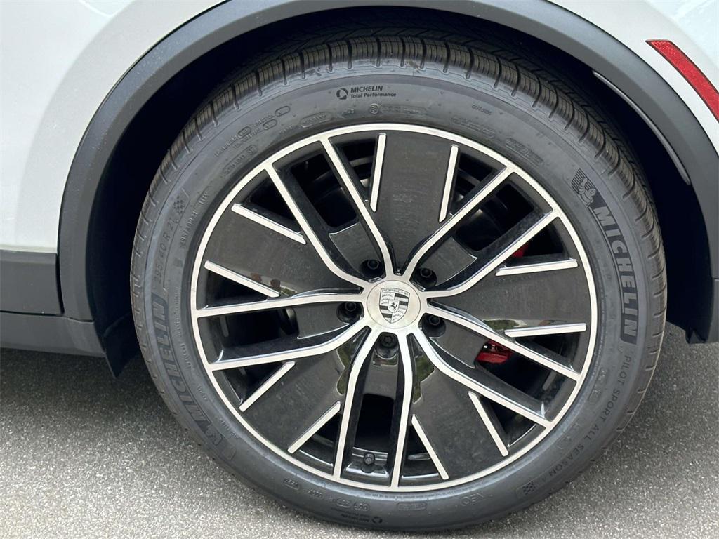 new 2025 Porsche Macan car, priced at $100,985