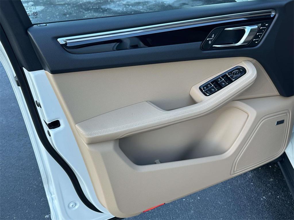 new 2026 Porsche Macan car