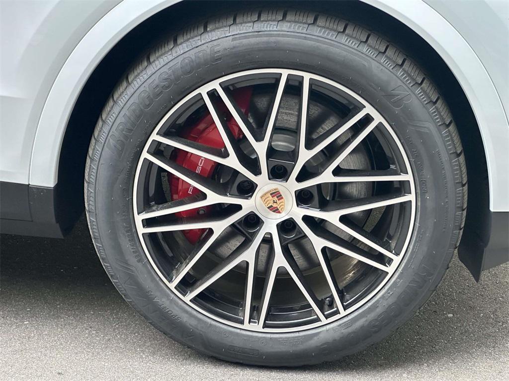 new 2025 Porsche Cayenne car, priced at $128,575