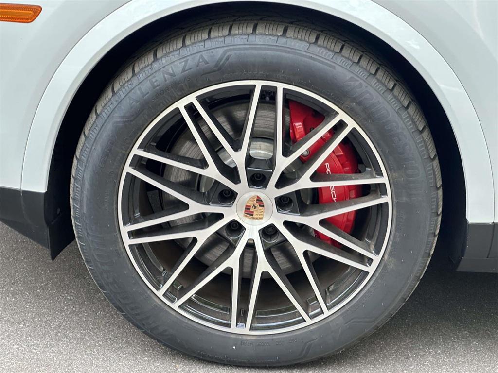 new 2025 Porsche Cayenne car, priced at $128,575