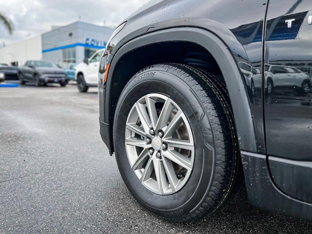used 2023 Chevrolet Traverse car, priced at $24,995