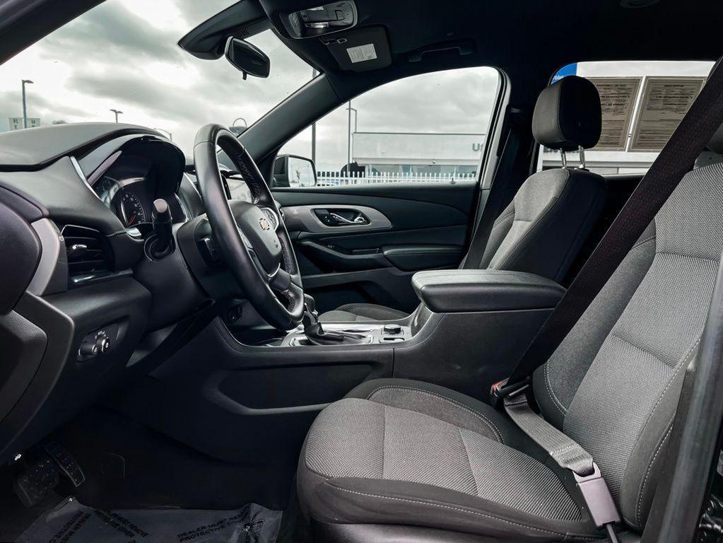 used 2023 Chevrolet Traverse car, priced at $24,995