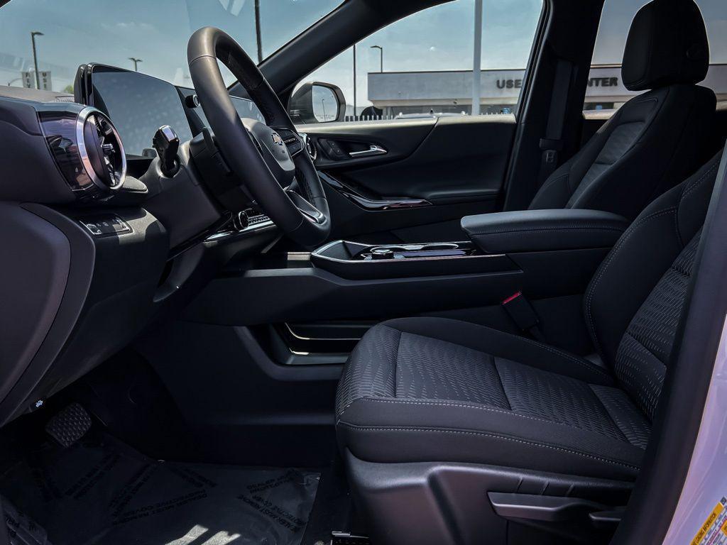 new 2026 Chevrolet Equinox car, priced at $27,695