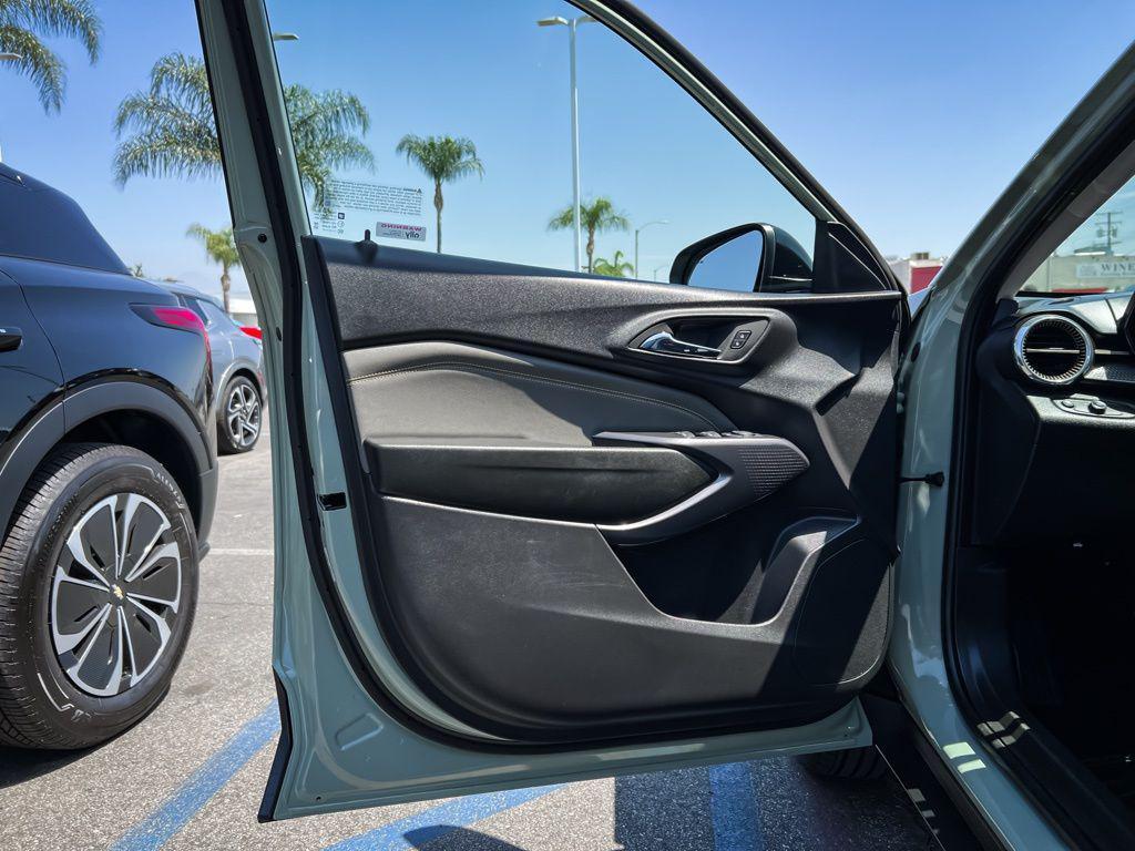 used 2025 Chevrolet Trax car, priced at $23,995