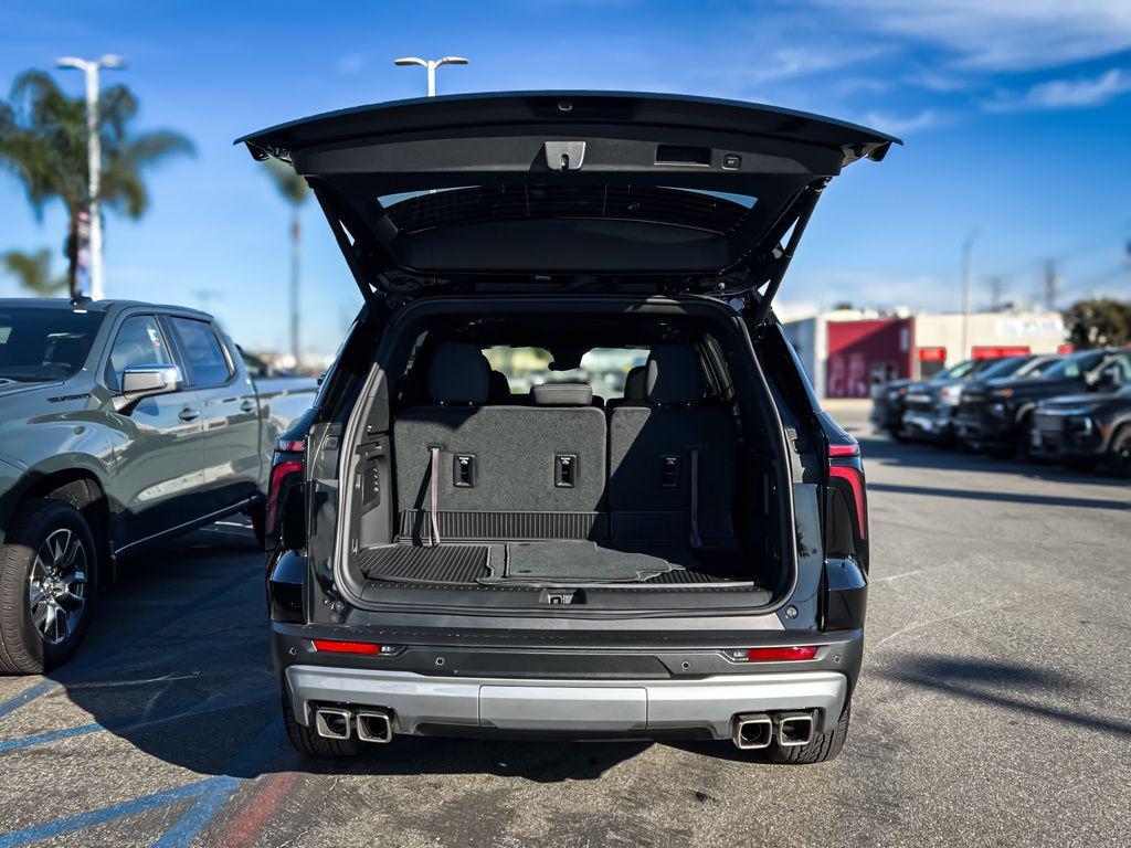 used 2025 Chevrolet Traverse car, priced at $41,888