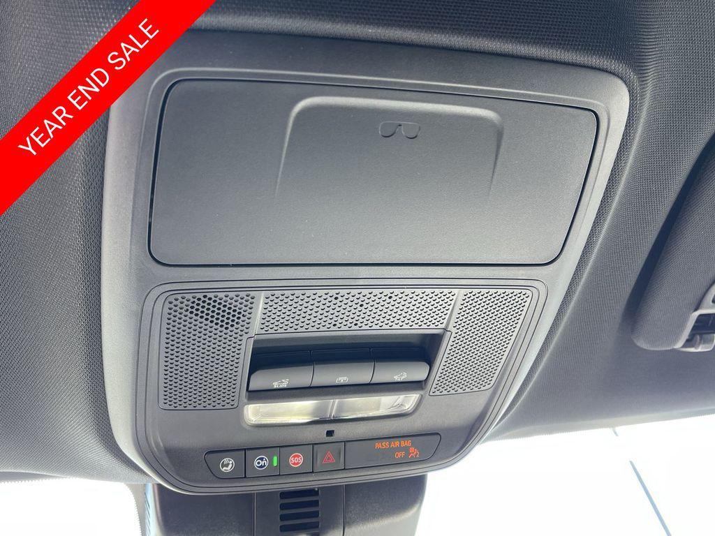 new 2025 Chevrolet Traverse car, priced at $40,220