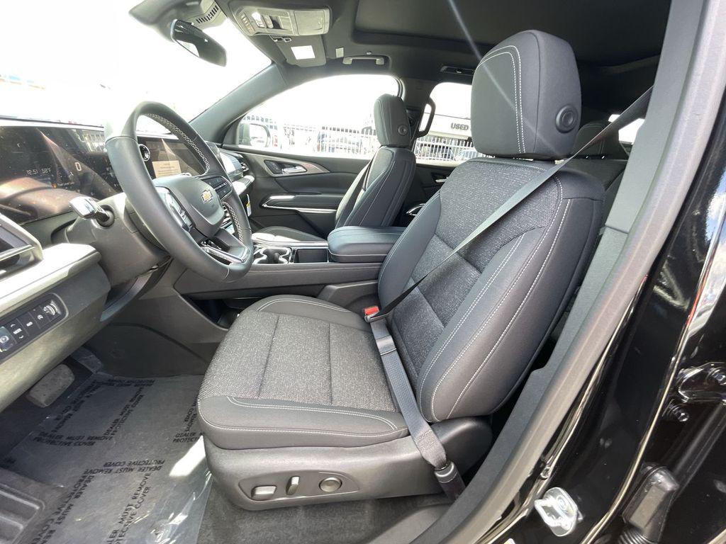 new 2025 Chevrolet Traverse car, priced at $41,720