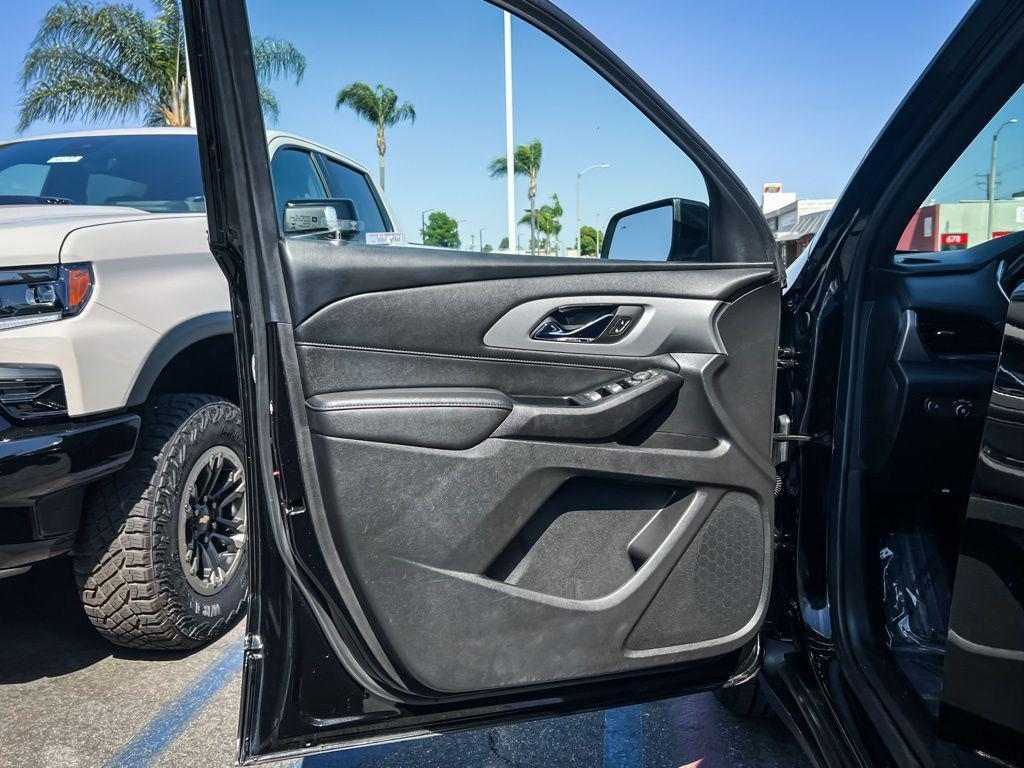 used 2023 Chevrolet Traverse car, priced at $27,995