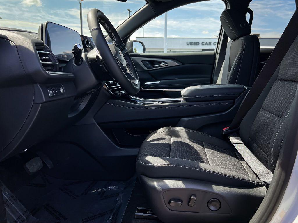 new 2026 Chevrolet Traverse car, priced at $41,390
