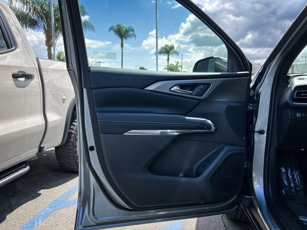 new 2026 Chevrolet Traverse car, priced at $41,095