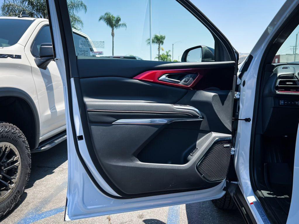 new 2026 Chevrolet Traverse car, priced at $57,560