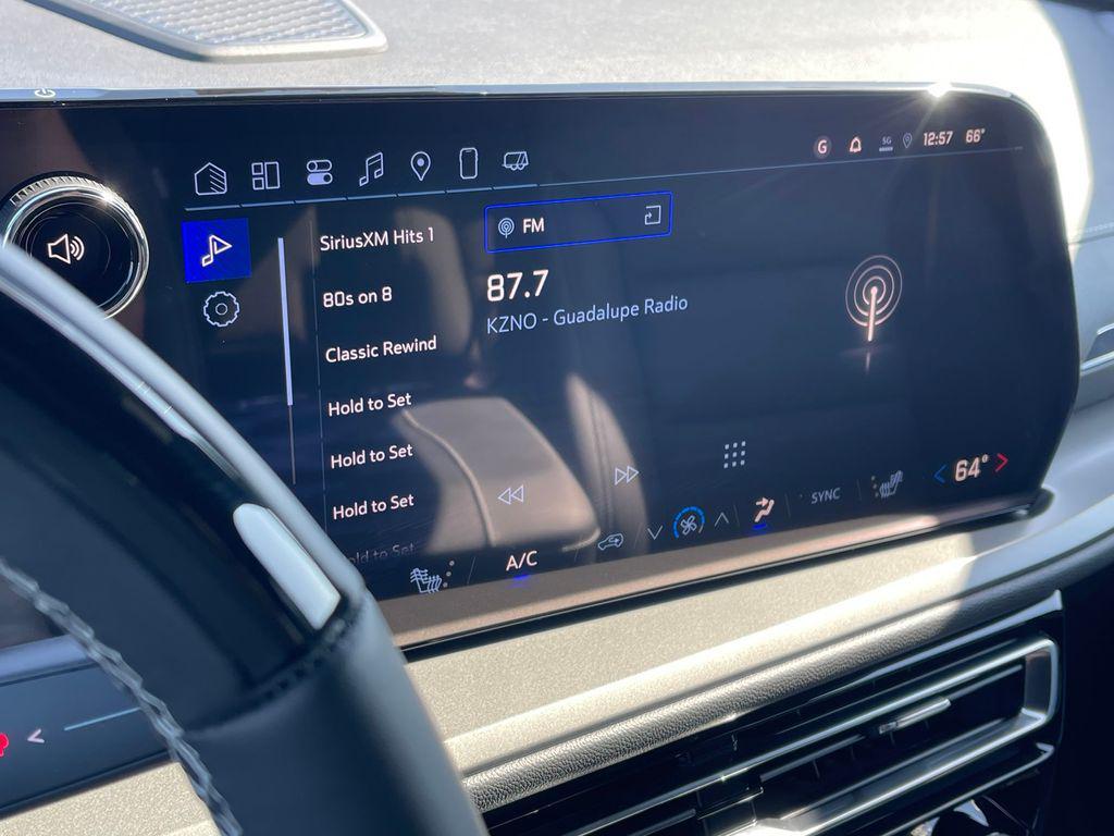 new 2025 Chevrolet Traverse car, priced at $45,995