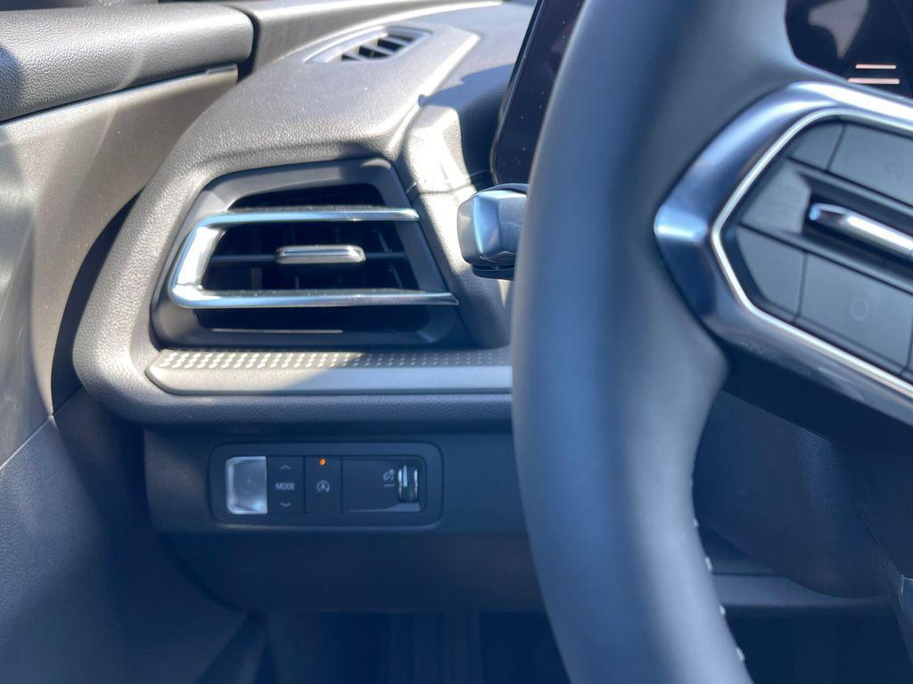 new 2025 Chevrolet Traverse car, priced at $45,995